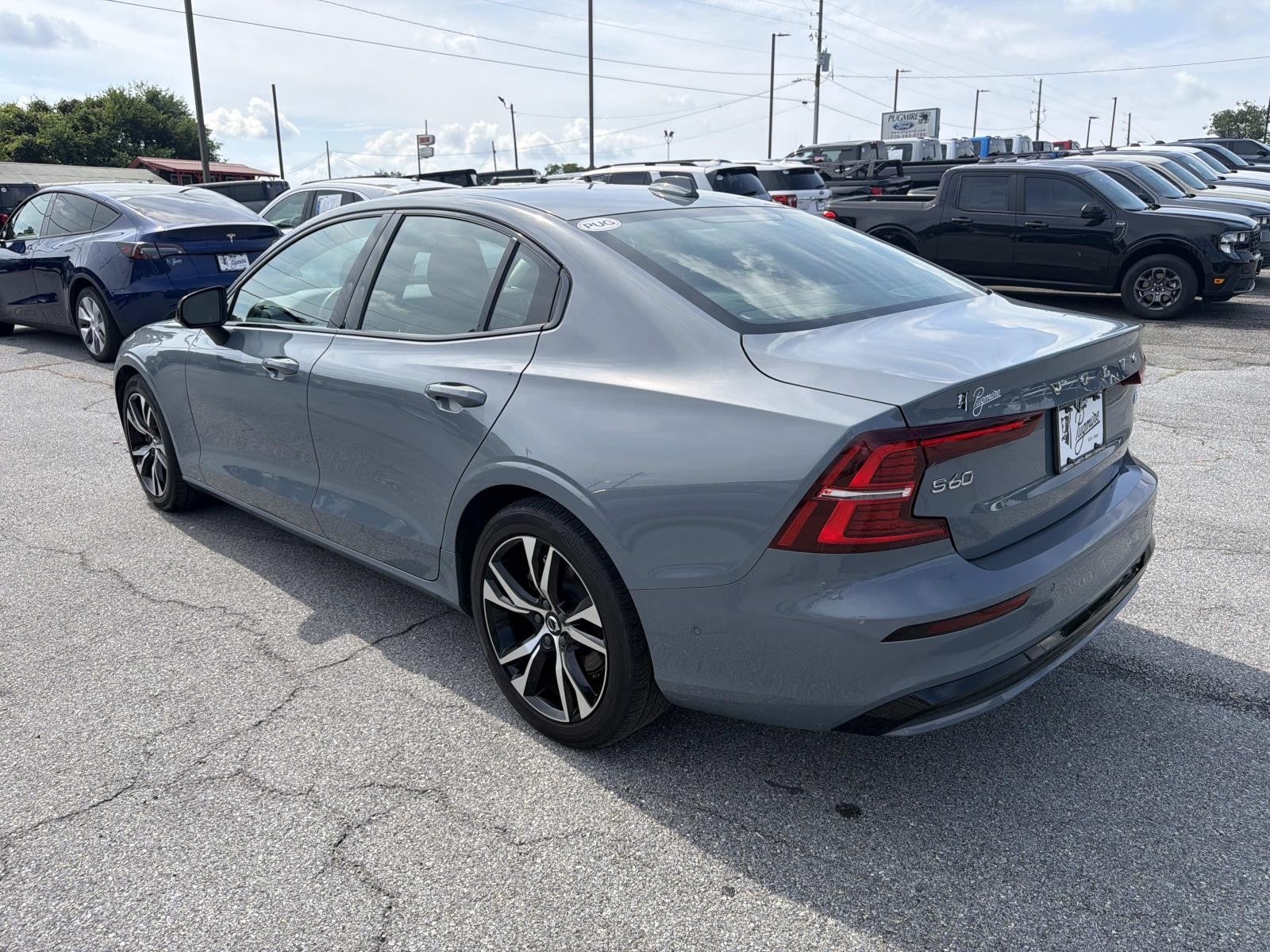 2024 Volvo S60 Plus Dark Theme