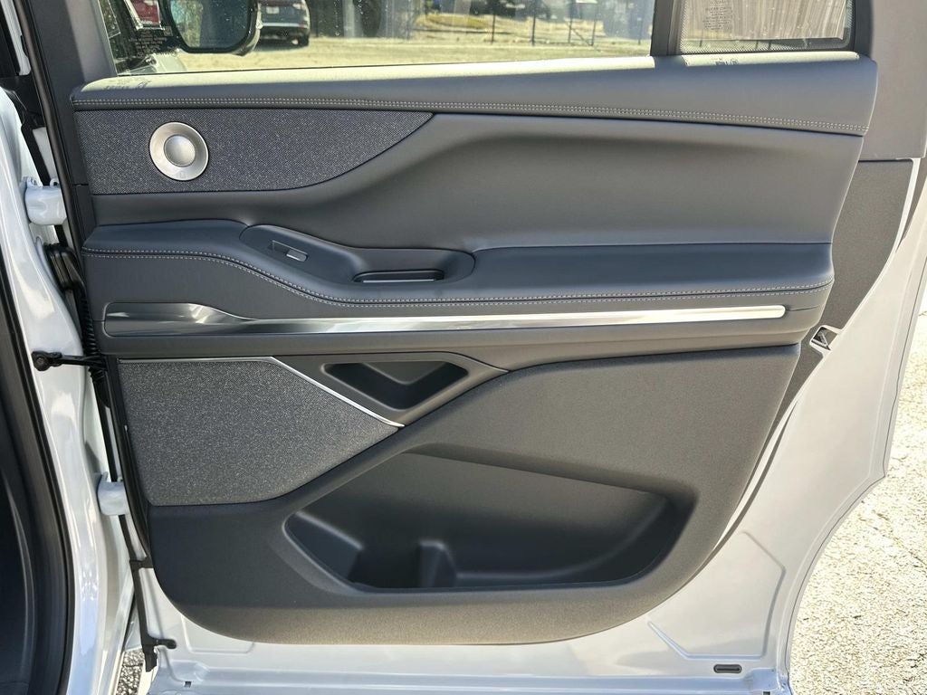 2025 Lincoln Navigator L Reserve