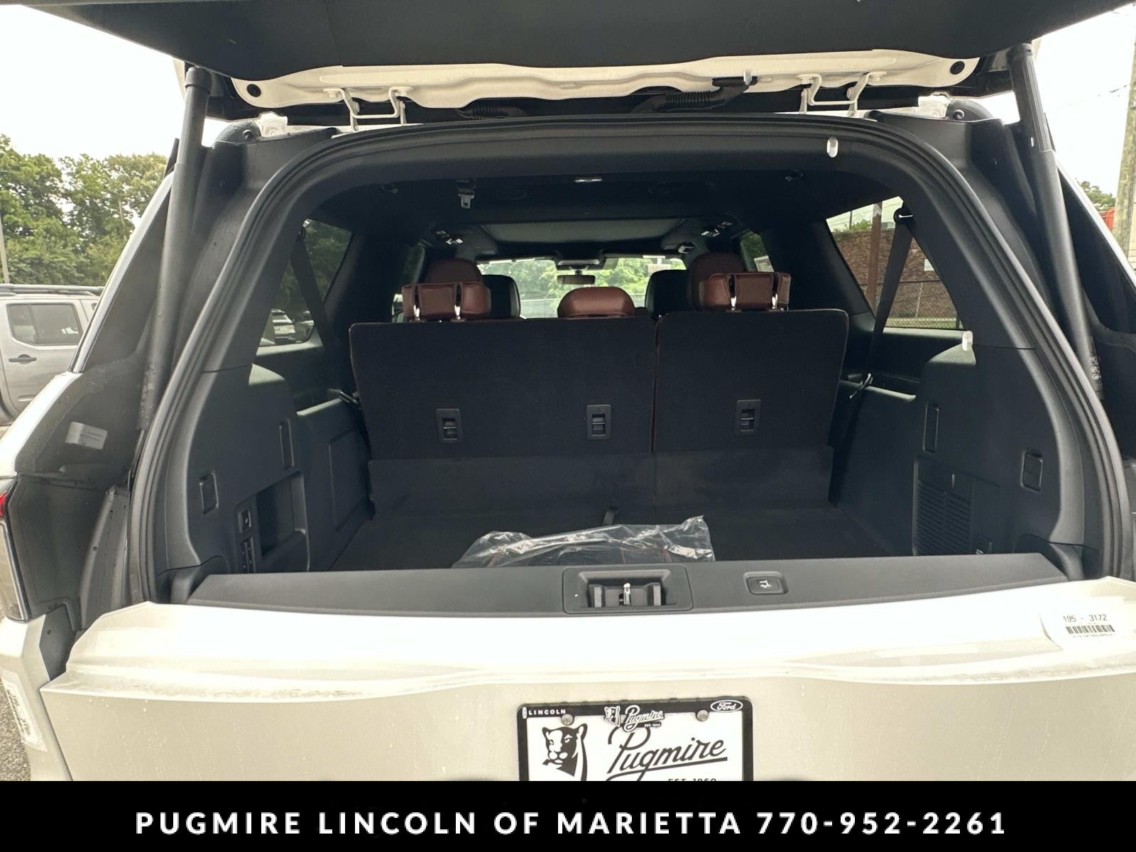 2027 Lincoln Navigator L Reserve