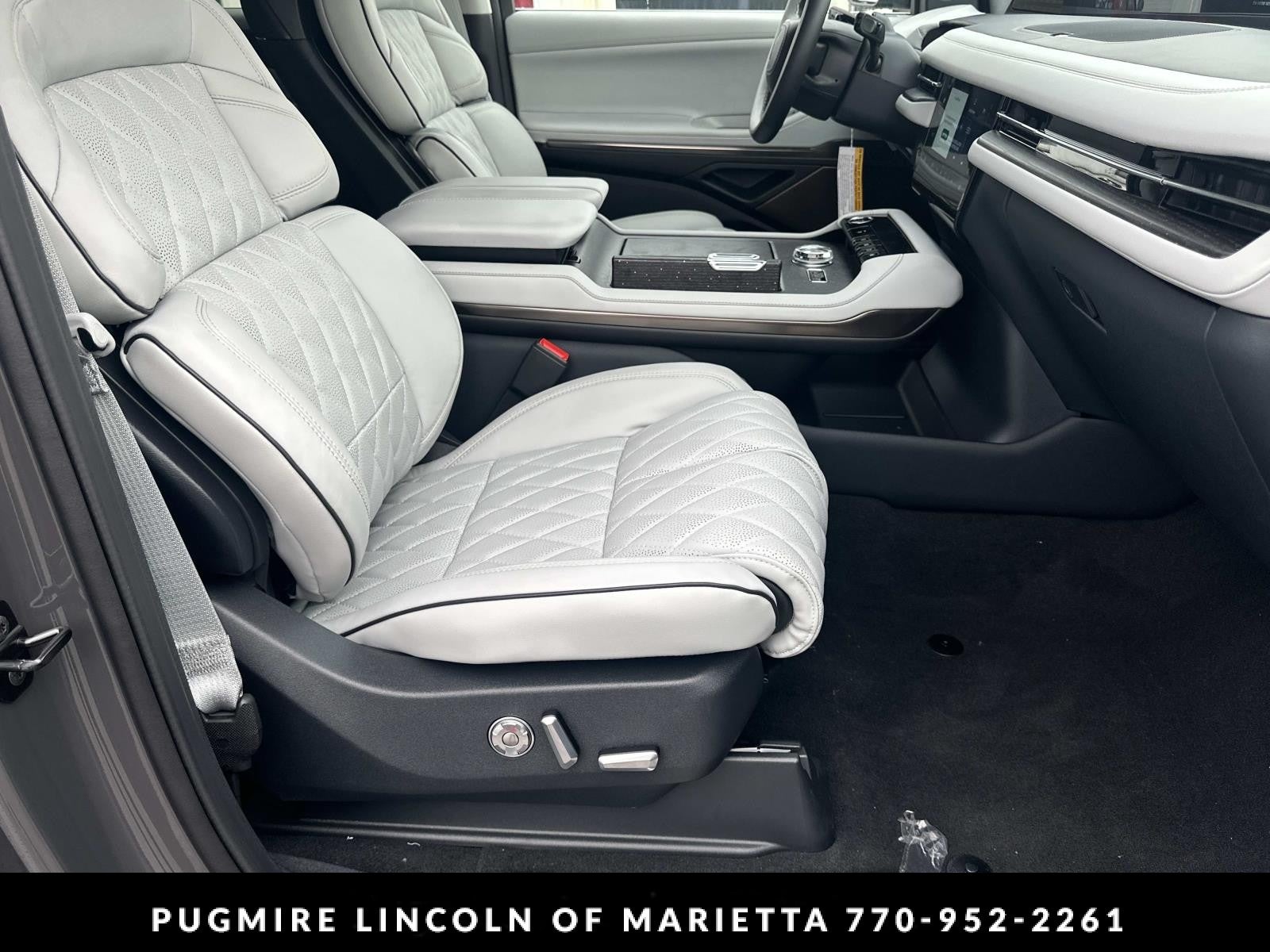 2027 Lincoln Navigator L Black Label
