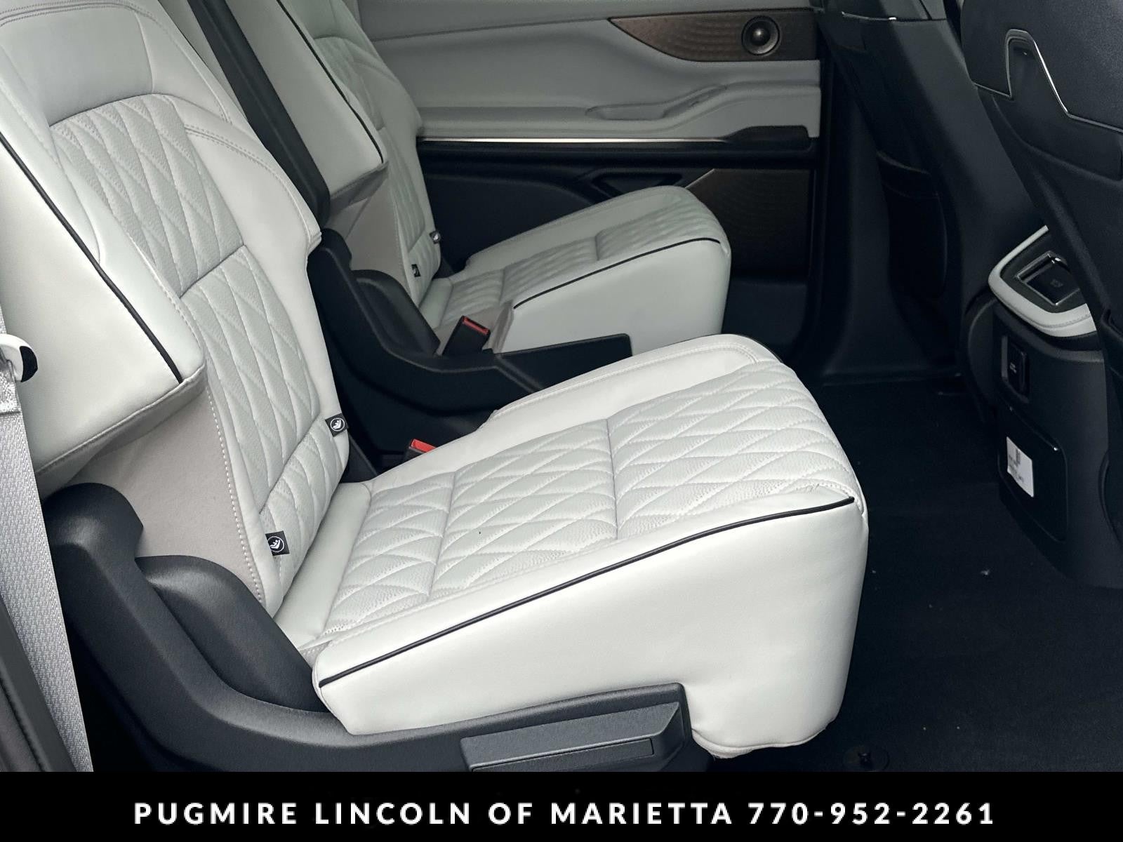 2027 Lincoln Navigator L Black Label