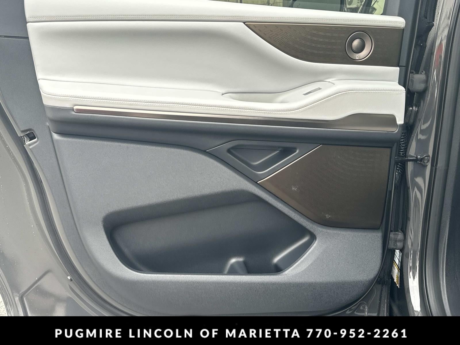 2027 Lincoln Navigator L Black Label