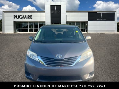 2017 Toyota Sienna LE Auto Access Seat