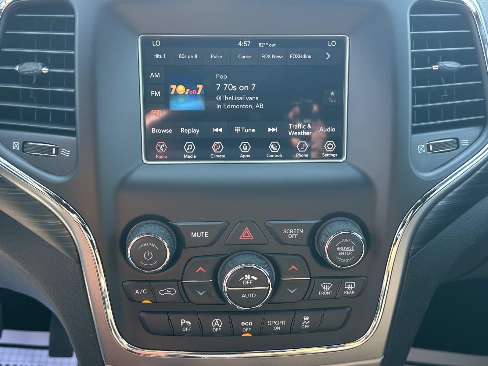 2021 Jeep Grand Cherokee LAREDO 4X4