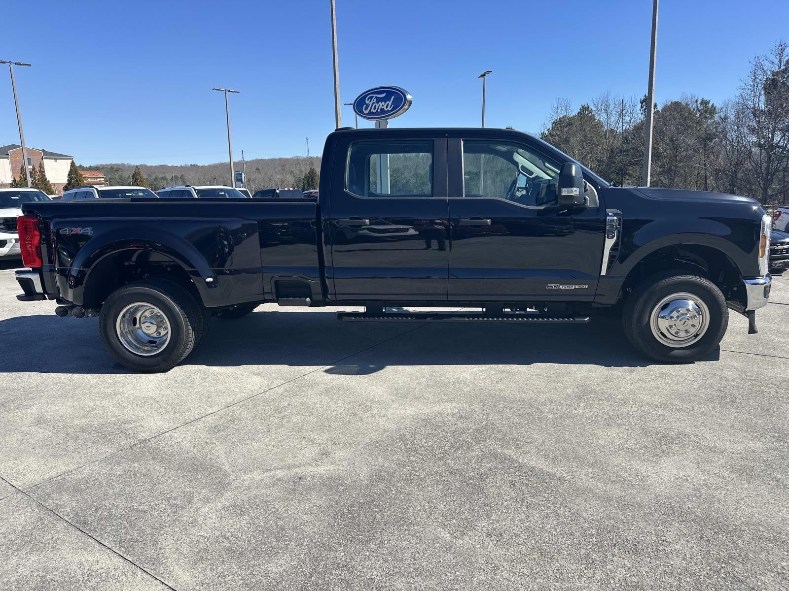 2024 Ford Super Duty F-350 DRW XL 4WD CREW CAB 8' BOX