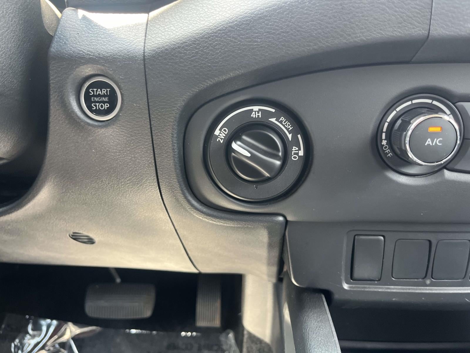 2023 Nissan Frontier CREW CAB 4X4 SV AUTO