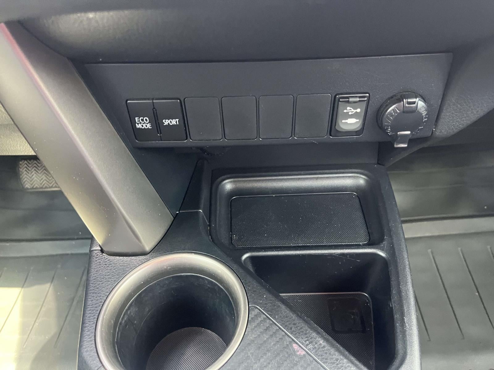 2015 Toyota RAV4 FWD 4DR LE