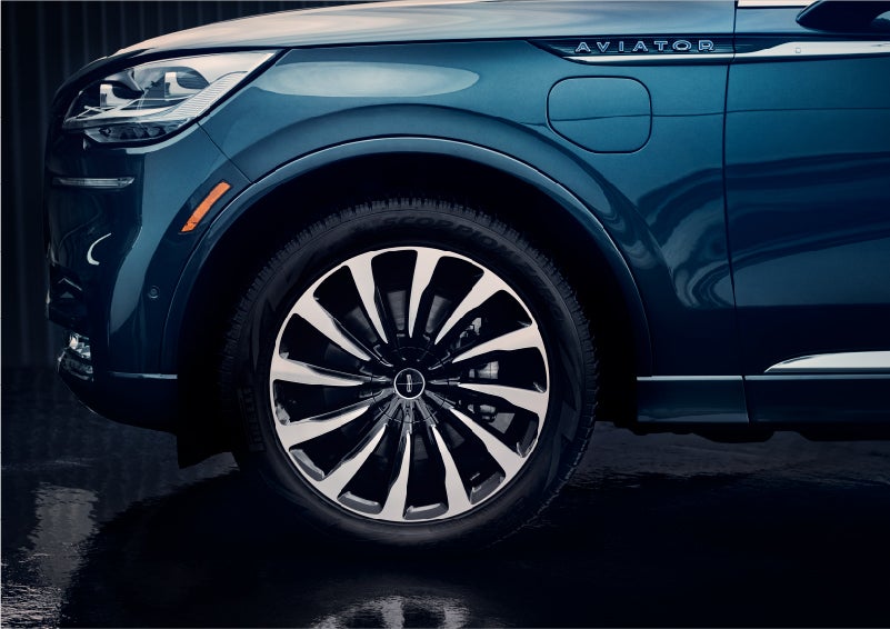 The 2023 Lincoln Aviator® Black Label Grand Touring model with unique 12-spoke wheel | Pugmire Lincoln of Marietta in Marietta GA