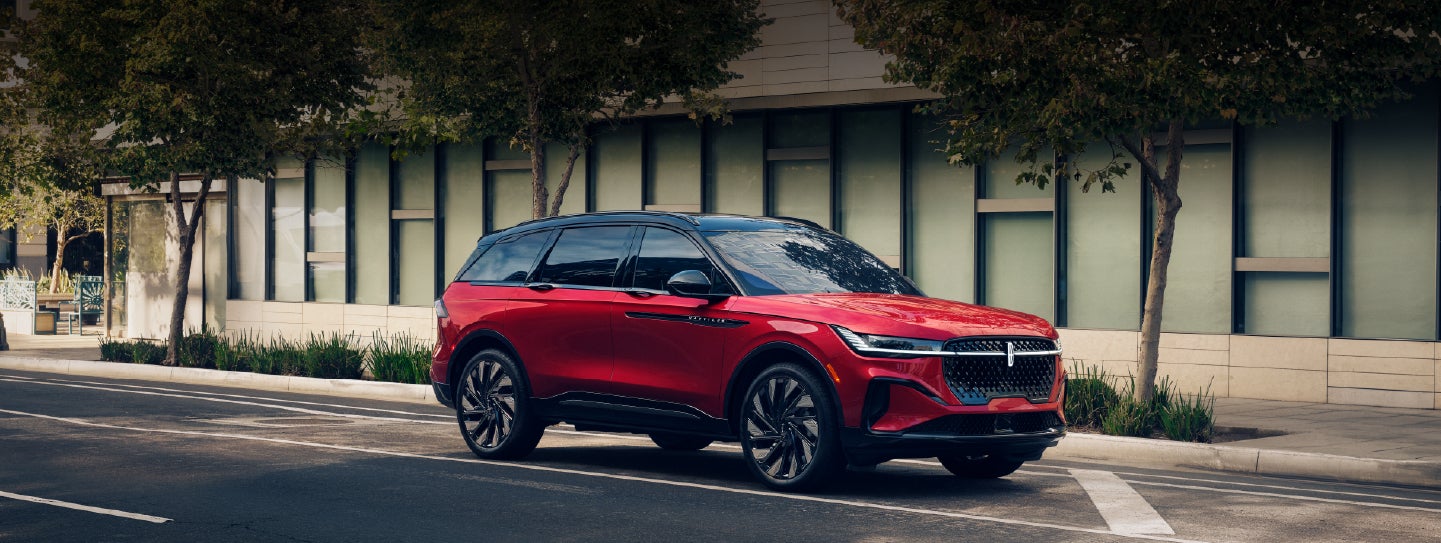 A 2025 Lincoln Nautilus® SUV with an available hybrid powertrain is parked in an urban setting. | Pugmire Lincoln of Marietta in Marietta GA