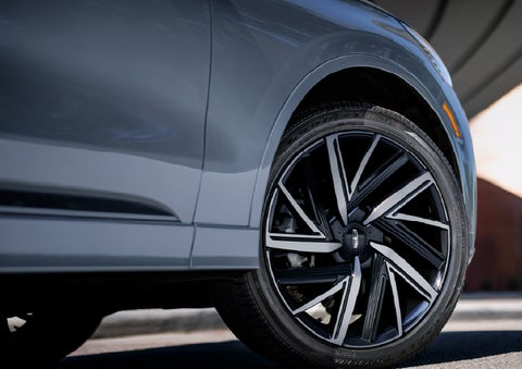 The wheel of the 2027 Lincoln Aviator® Black Label™ SUV is shown slightly angled out. | Pugmire Lincoln of Marietta in Marietta GA